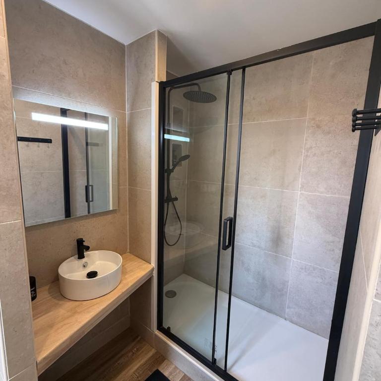 Cozy & air-conditioned 2 room apartment Patte d'Oie quiet neighborhood - Apartment mit 2 Schlafzimmern - 3