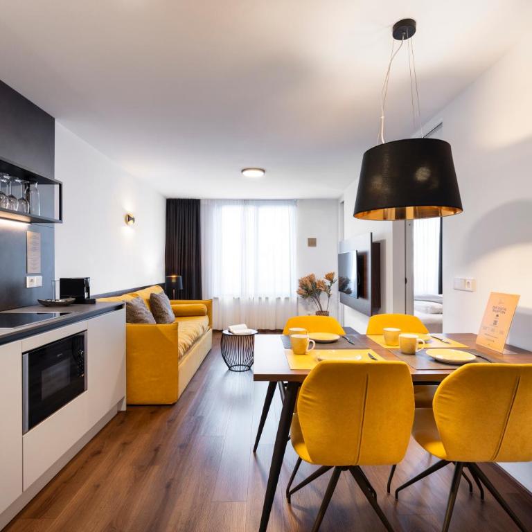 Gerharts Premium City Living - center of Brixen with free parking and Guestcard - Apartment with Balcony - 20