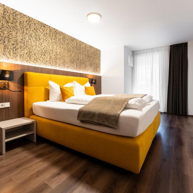 Gerharts Premium City Living - center of Brixen with free parking and Guestcard - Apartment with Balcony - 1