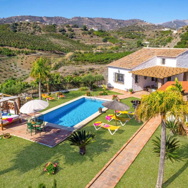 Villa Paraiso by Villa Plus - Villa - 1