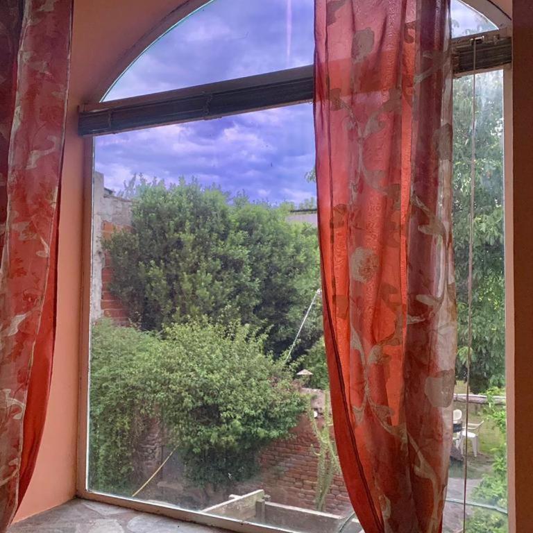 Casona con Pileta - Four-Bedroom House - 12