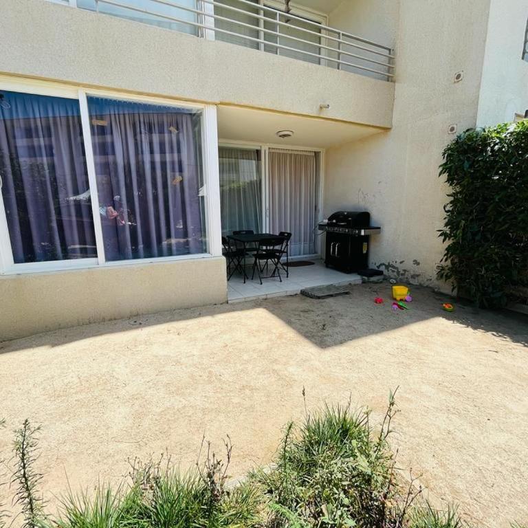 Apartment with a private backyard - Three-Bedroom Apartment - 1