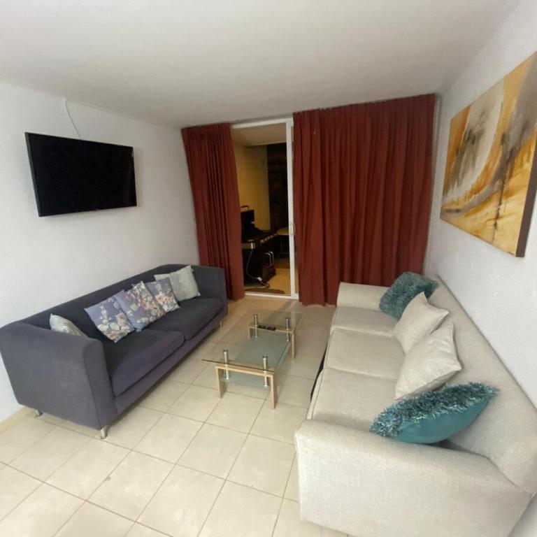Apartment with a private backyard - Three-Bedroom Apartment - 7