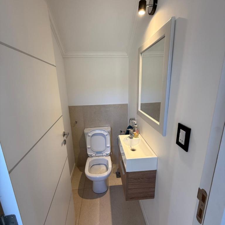 Chalet en Punta Mogotes con parque y parrilla - Three-Bedroom House - 13