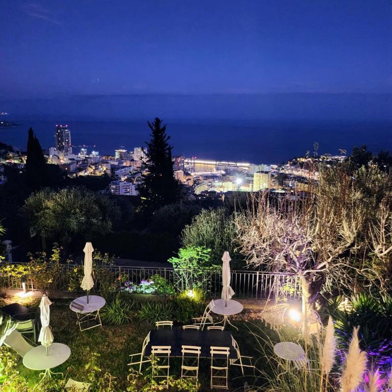 Le Mas d'Angeline-Vue mer panoramique, jardin partagé, parking, voiture indispensable, route étroite et pentue, à 10 min de Monaco - One-Bedroom Apartment with shower - with sea view - 23