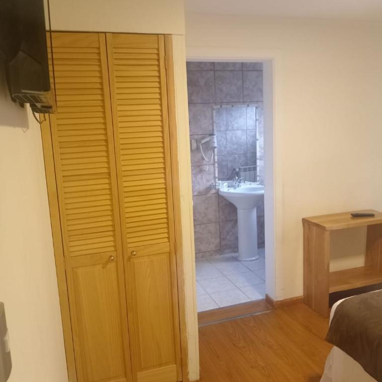 Hostal Doble E Patagonia - Budget Single Room - 5