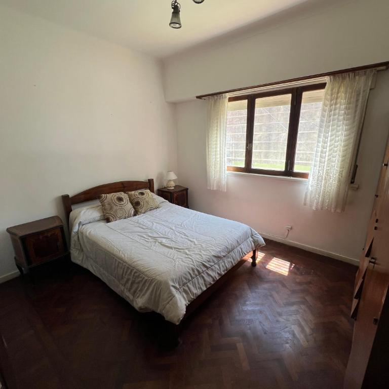 Check and Home - Casa Libertad - 6 Huéspedes con Balcon a la Calle - Three-Bedroom Apartment with Balcony - 1