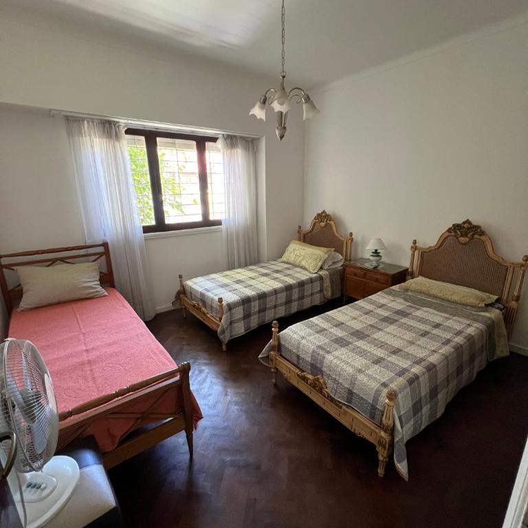 Check and Home - Casa Libertad - 6 Huéspedes con Balcon a la Calle - Three-Bedroom Apartment with Balcony - 4