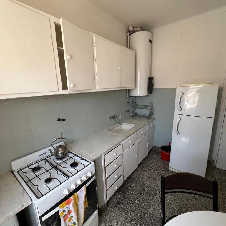 Check and Home - Casa Libertad - 6 Huéspedes con Balcon a la Calle - Three-Bedroom Apartment with Balcony - 16