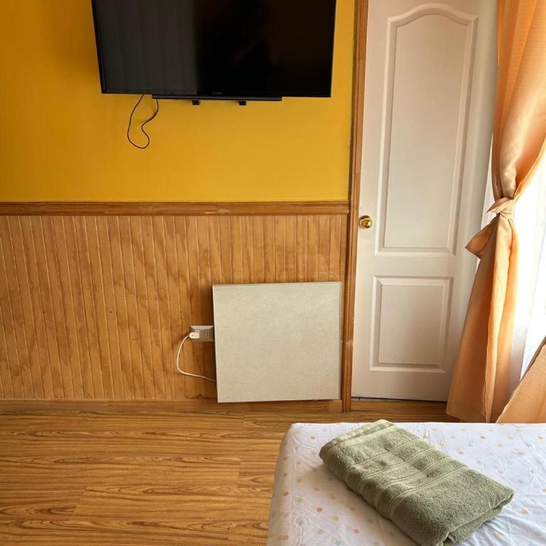 family home - Five-Bedroom House - 6