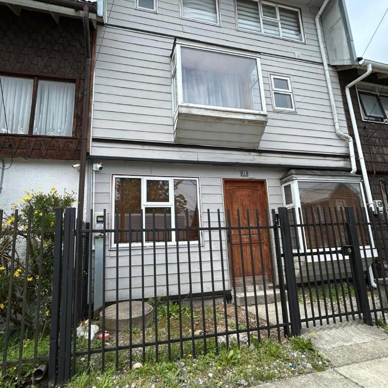 family home - Five-Bedroom House - 7
