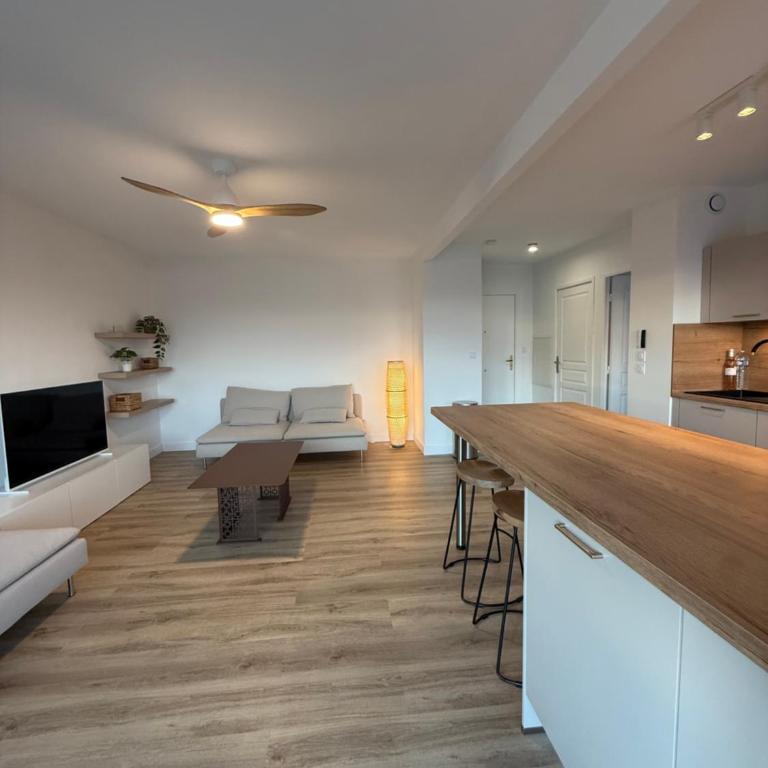 Vue & terrasse Appartement lumineux Fréjus - One-Bedroom Apartment - 6