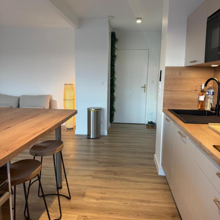 Vue & terrasse Appartement lumineux Fréjus - One-Bedroom Apartment - 9