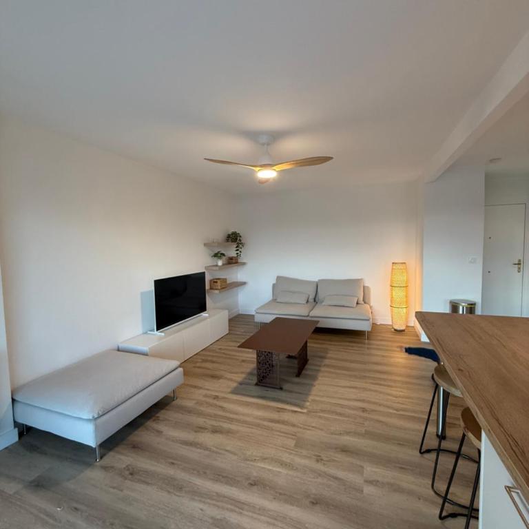 Vue & terrasse Appartement lumineux Fréjus - One-Bedroom Apartment - 15