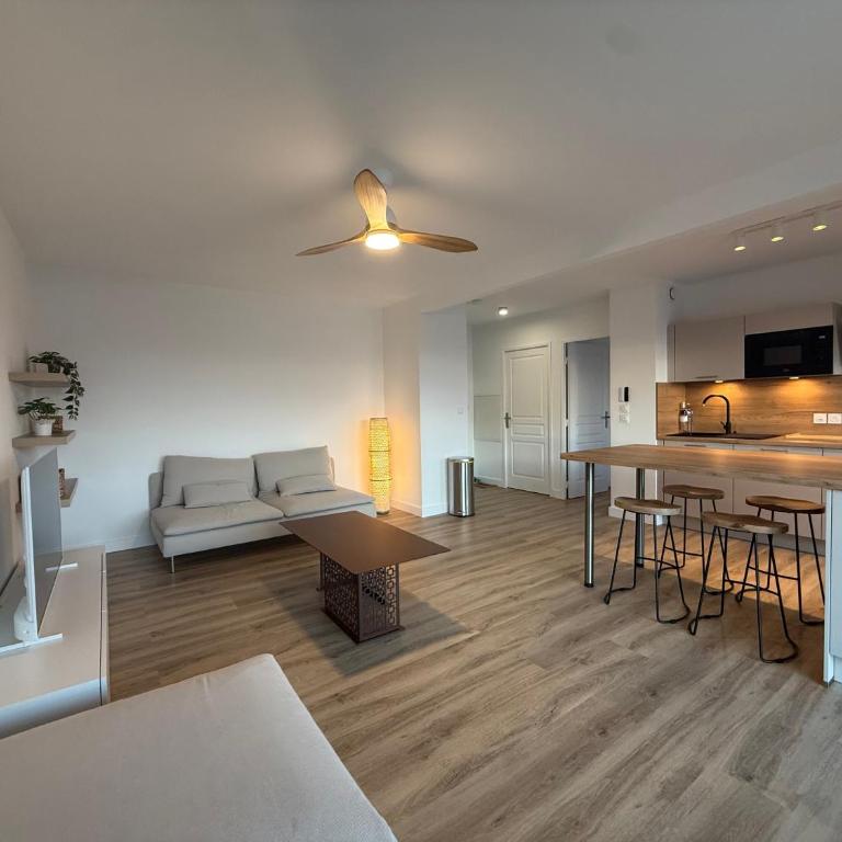 Vue & terrasse Appartement lumineux Fréjus - One-Bedroom Apartment - 12