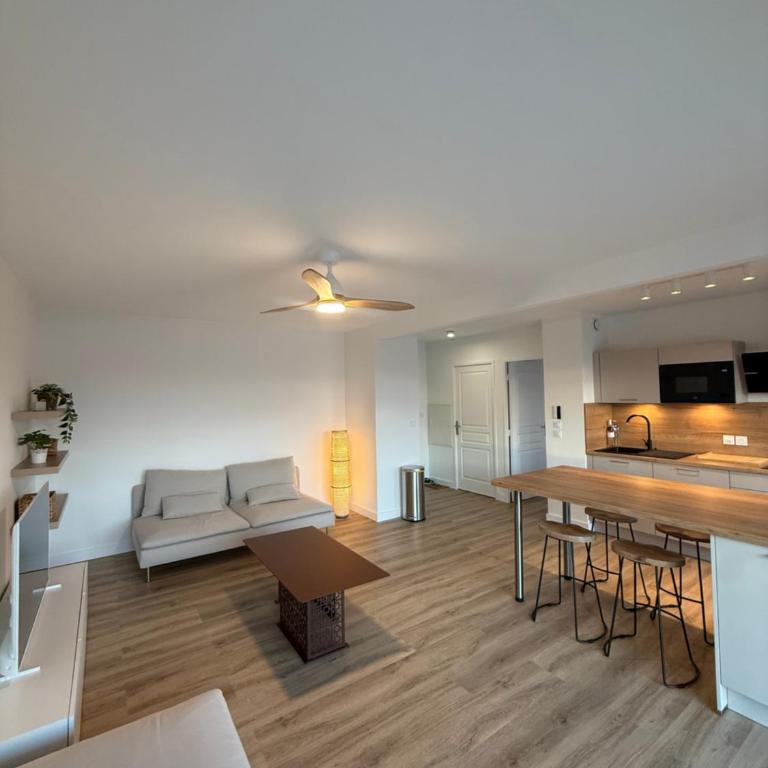 Vue & terrasse Appartement lumineux Fréjus - One-Bedroom Apartment - 10
