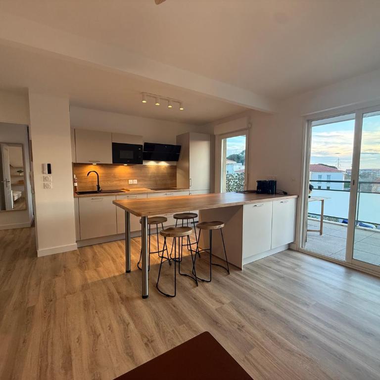Vue & terrasse Appartement lumineux Fréjus - One-Bedroom Apartment - 1