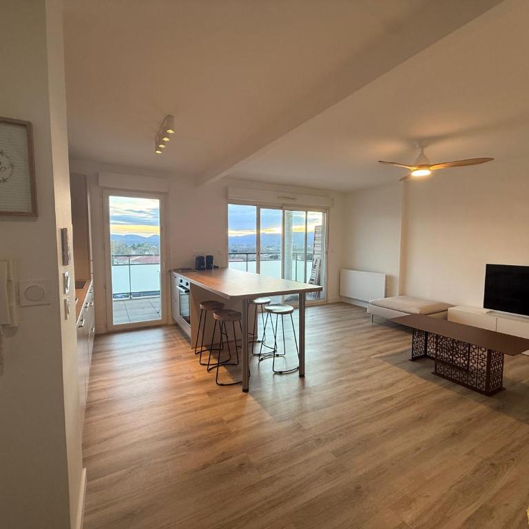 Vue & terrasse Appartement lumineux Fréjus - One-Bedroom Apartment - 21