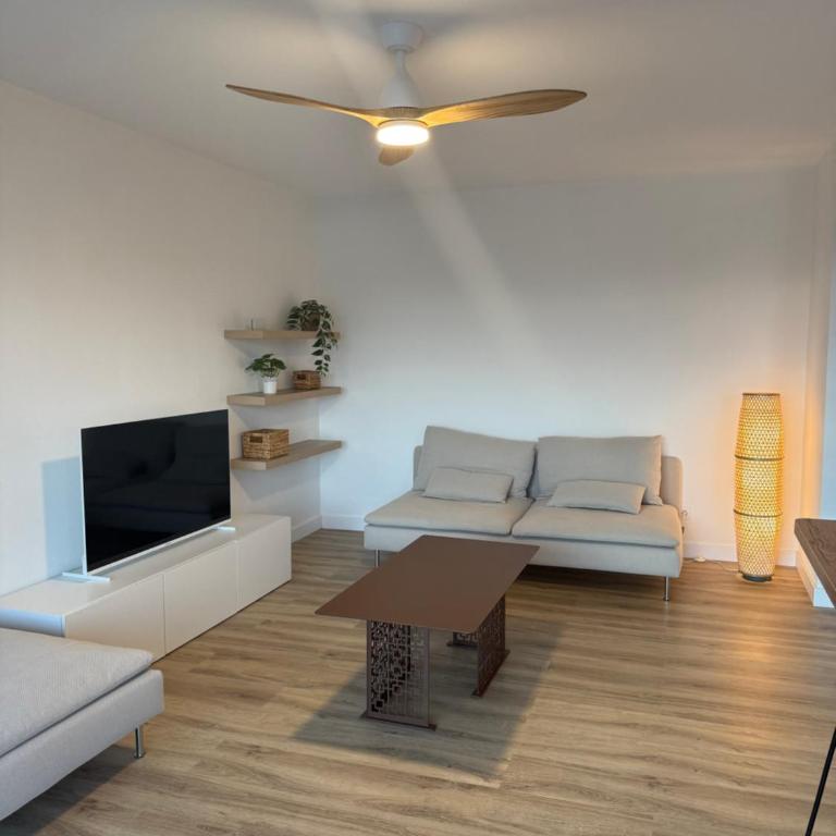 Vue & terrasse Appartement lumineux Fréjus - One-Bedroom Apartment - 24