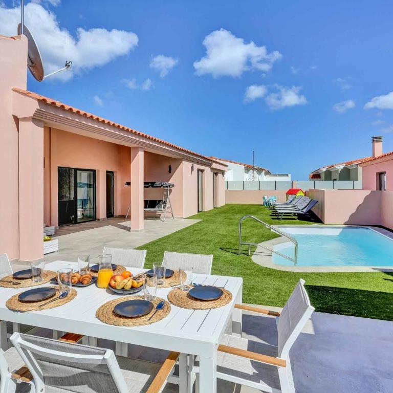 Villa Picasso Caleta - Three-Bedroom Villa - 1
