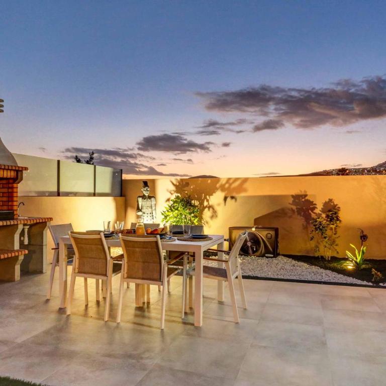 Villa Picasso Caleta - Three-Bedroom Villa - 9