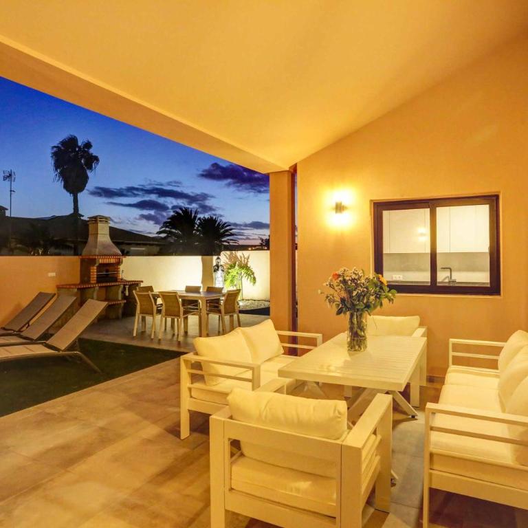 Villa Picasso Caleta - Three-Bedroom Villa - 12