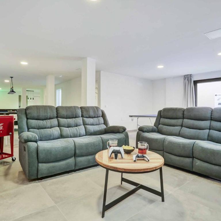 Villa Picasso Caleta - Three-Bedroom Villa - 18