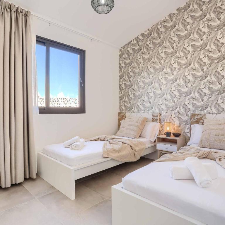 Villa Picasso Caleta - Three-Bedroom Villa - 33
