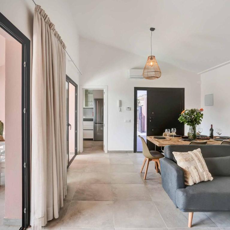 Villa Gaudi - Three-Bedroom Villa - 14