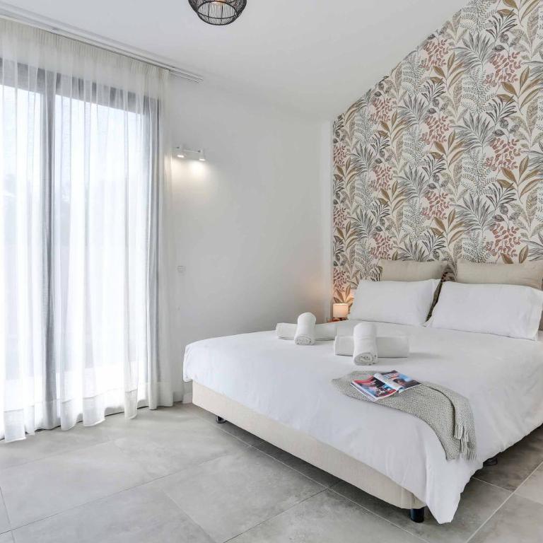 Villa Gaudi - Three-Bedroom Villa - 30