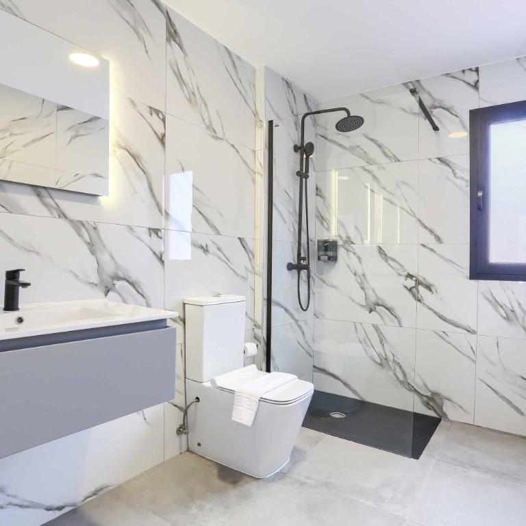 Villa Gaudi - Three-Bedroom Villa - 35