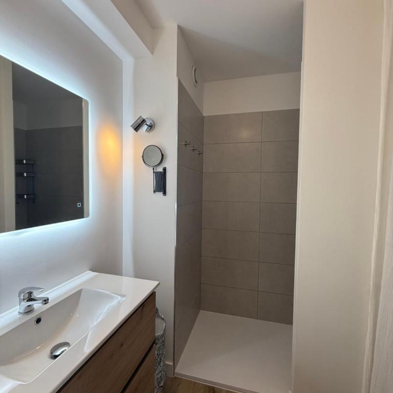 Vue & terrasse Appartement lumineux Fréjus - One-Bedroom Apartment - 28