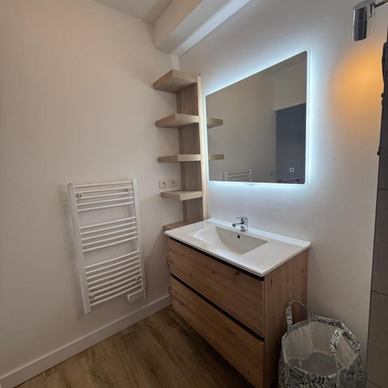 Vue & terrasse Appartement lumineux Fréjus - One-Bedroom Apartment - 32
