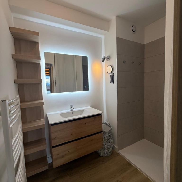 Vue & terrasse Appartement lumineux Fréjus - One-Bedroom Apartment - 34