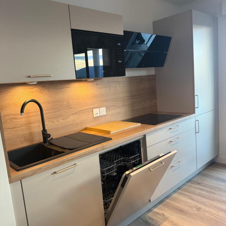Vue & terrasse Appartement lumineux Fréjus - One-Bedroom Apartment - 53