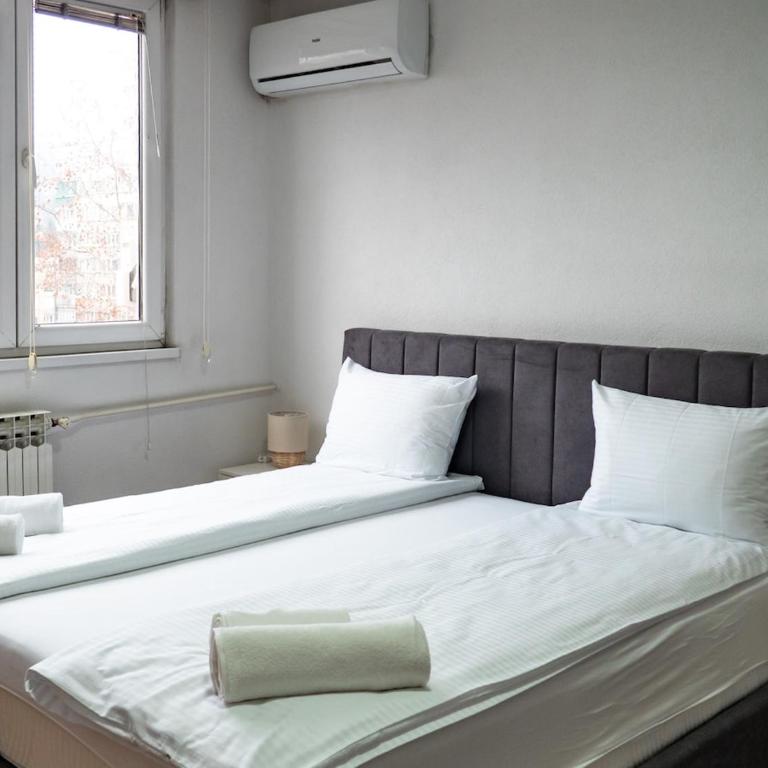 Modern Family and work friendly APT in Sarajevo - One-Bedroom Apartment - 9
