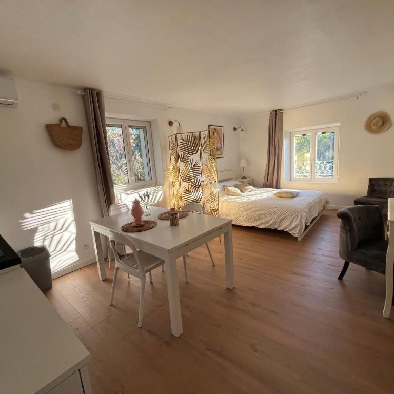 Studio au dernier étage d'une bastide grassoise - Appartement 1 Chambre - 5