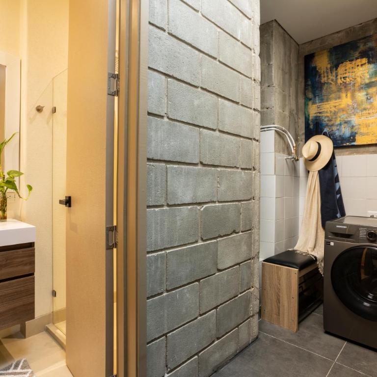 Loft Acogedor y con Estilo en la Mejor Zona - Apartamento de 1 dormitorio - 2