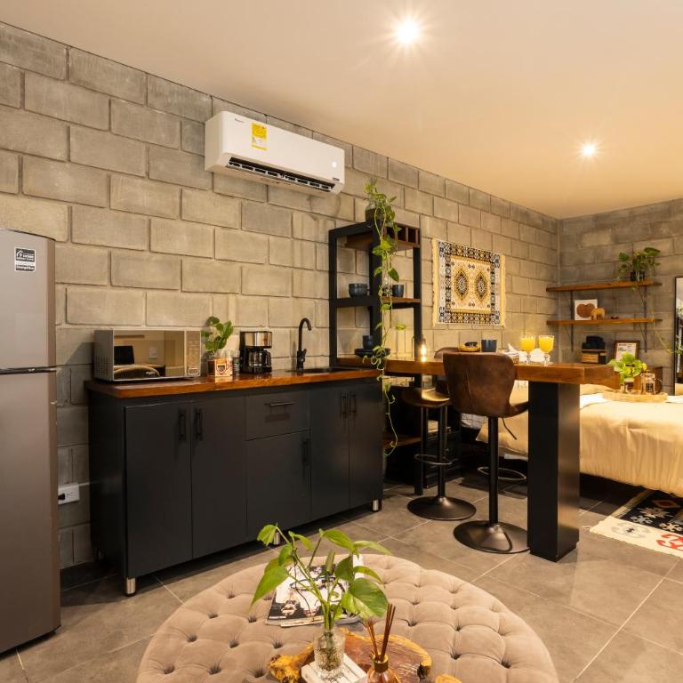 Loft Acogedor y con Estilo en la Mejor Zona - Apartamento de 1 dormitorio - 2