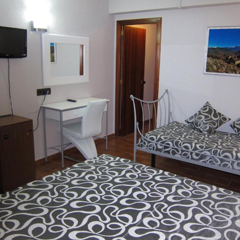 Hotel Meson de L’Ainsa - Habitación Triple con terraza - 7