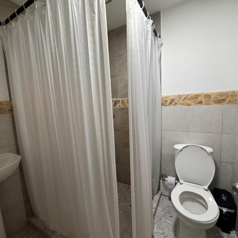 Hotel Torre Ejecutiva Pereira - Habitación Doble con baño privado - 20