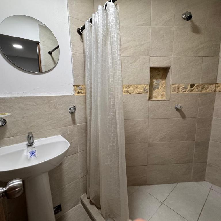 Hotel Torre Ejecutiva Pereira - Habitación Doble con baño privado - 17