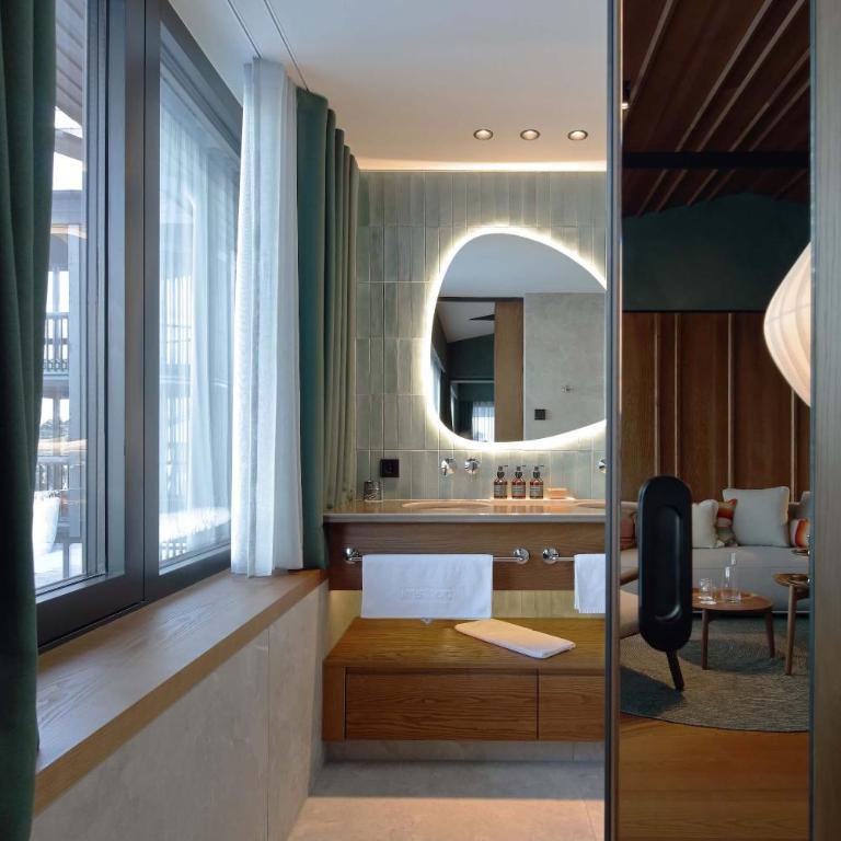 New Hotel Kristberg in Lech with SPA, outdoor pool and view - Standard Suite - 3