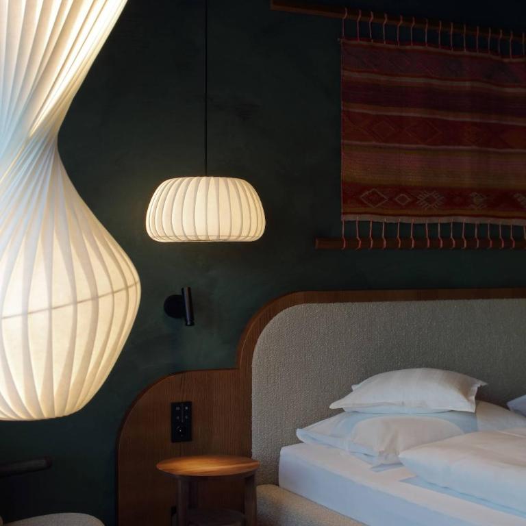 New Hotel Kristberg in Lech with SPA, outdoor pool and view - Standard Suite - 4