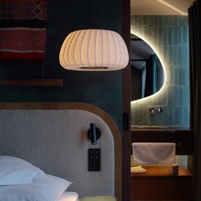 New Hotel Kristberg in Lech with SPA, outdoor pool and view - Standard Suite - 1