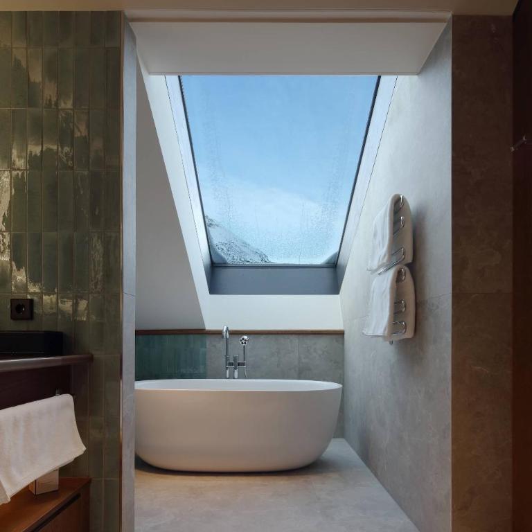 New Hotel Kristberg in Lech with SPA, outdoor pool and view - Presidential Suite - 6