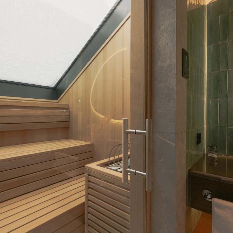 New Hotel Kristberg in Lech with SPA, outdoor pool and view - Executive Suite - 4