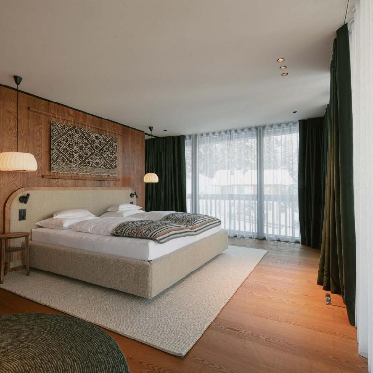 New Hotel Kristberg in Lech with SPA, outdoor pool and view - Deluxe Suite - 1