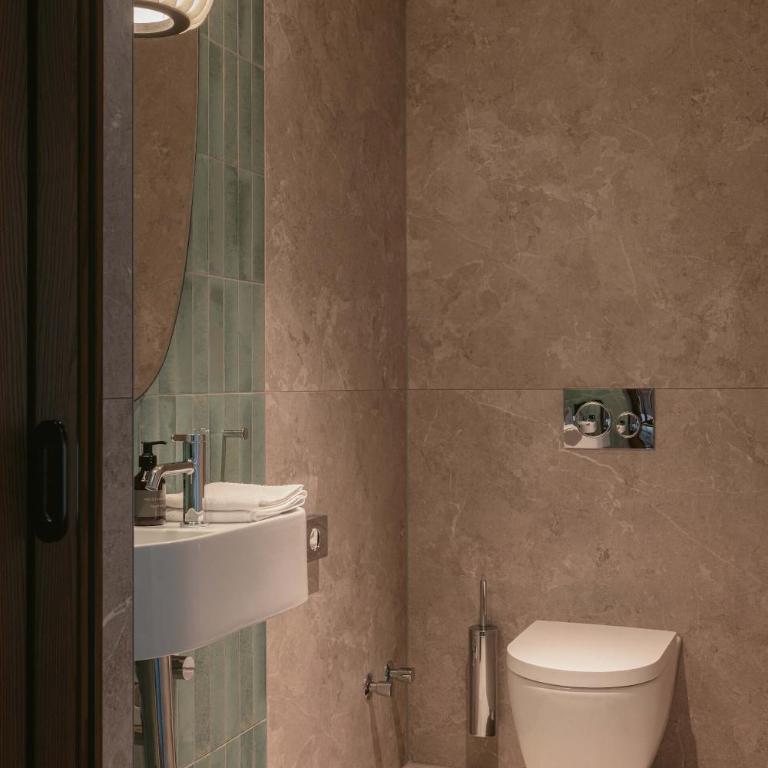 New Hotel Kristberg in Lech with SPA, outdoor pool and view - Deluxe Suite - 2