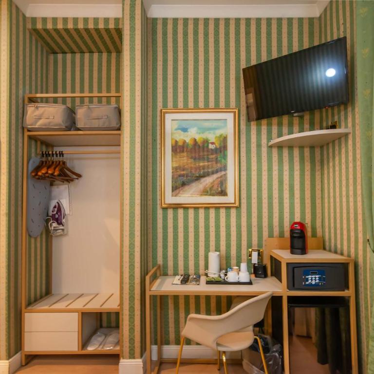 Gambrinus Hotel - Small Double Room - 10